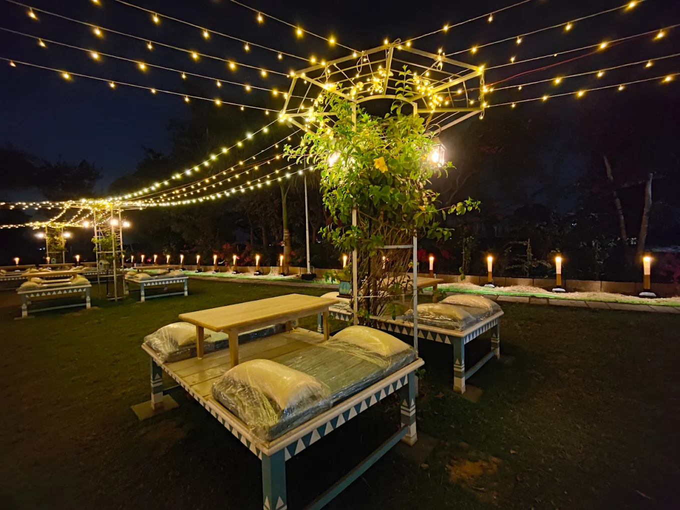 UPVAN GREEN DOOR TO HEAVEN, FAMILY RESTAURANT